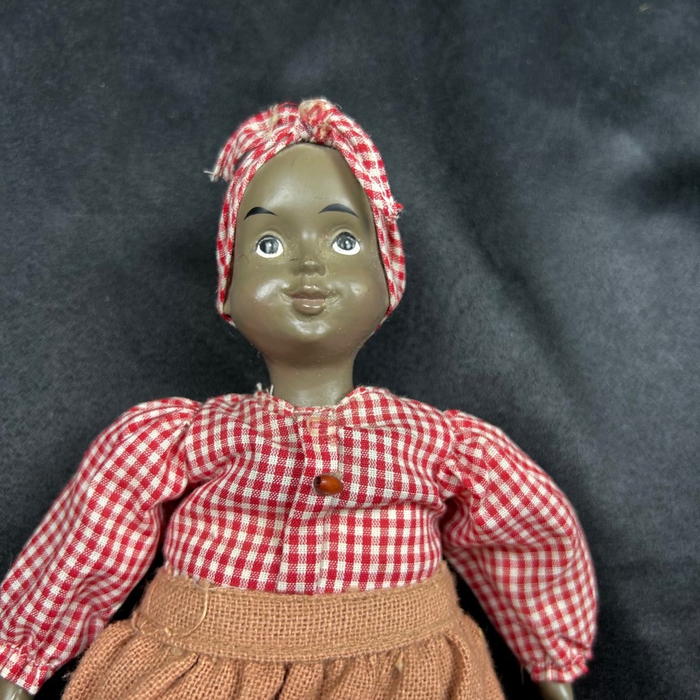 Vintage Hard Plastic Black Americana Doll Red Gingham Dress Burlap Apron 7.5 In - Picture 2 of 4
